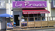 Le Pirouais outside