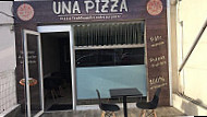 Una Pizza inside