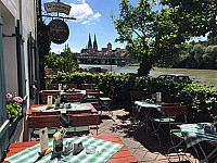 Zum Sorgenfrei, s'Wirtshaus Fur Jedermann inside