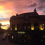 Norbiton & Dragon's Thai Kitchen outside