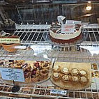 Bear's Paw Bakery food