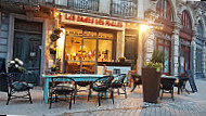 Les Dames Des Halles inside