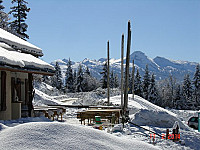 Refuge Des Narces outside