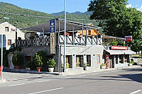 Bar-restaurante La Estrella outside