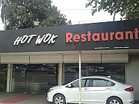 Hot Wok outside