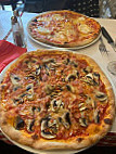 Pizza del Mondo food