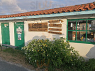 Cabane Nacrée outside