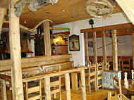 Le Caveau inside