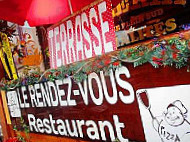 Le Rendez-vous outside