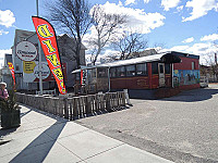 The Elmwood Diner outside