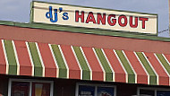 Dj's Hangout outside