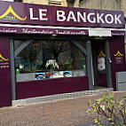 Le Bangkok outside