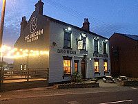 Unicorn Inn outside