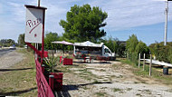 Carlito Foodtruck outside