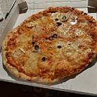 Sain Bel Pizza inside