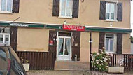 Hotel-restaurant L'Oustal outside