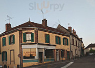 La Cantine De Champignelles inside