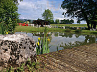 La Fraicheur De L'etang food