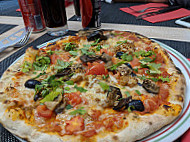 Mont D'or Pizza food