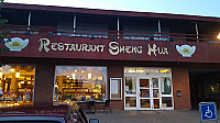 Sheng Hua outside