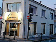 Sens Bistrot Contemporain outside