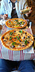 Classic Pizza Magasin food