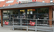 Midtpunktgrillen outside