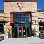 Bj's Brewhouse La Jolla outside