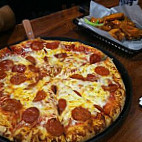 Barro's Pizza food