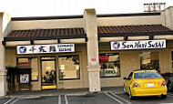 Sen Nari Sushi outside