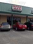 Mama Mia's Pizza Subs outside