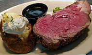 Harold Seltzer's Steakhouse food