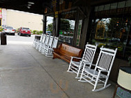 Cracker Barrel outside