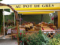 Le Pot De Gres inside