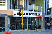 Maruzzella outside