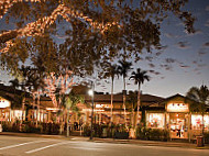 Tommy Bahama Restaurant & Bar - Naples outside