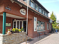 Theos Gasthaus Biergarten outside