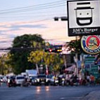 Jim’s Burgers Beers Watcharaphol outside