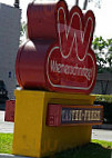 Wienerschnitzel outside