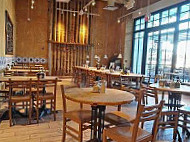 Le Pain Quotidien inside