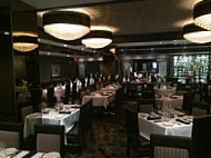 Morton's The Steakhouse Great Neck inside