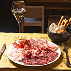 Pani E Vini Dispensa Franciacorta food