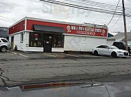 Ma Pa's Kettle Corn Popcorn Factory outside