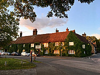 Kings Head outside