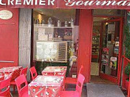 AU CREMIER GOURMAND inside