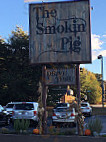 Smokin Pig outside