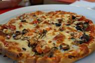 Emu Park Pizza food