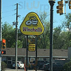 Winchell's Donut House outside