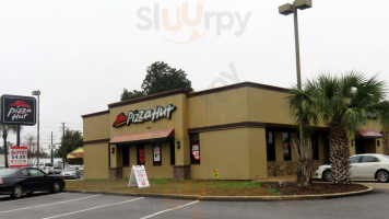 Pizza Hut outside