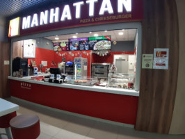 Manhattan-pizza inside